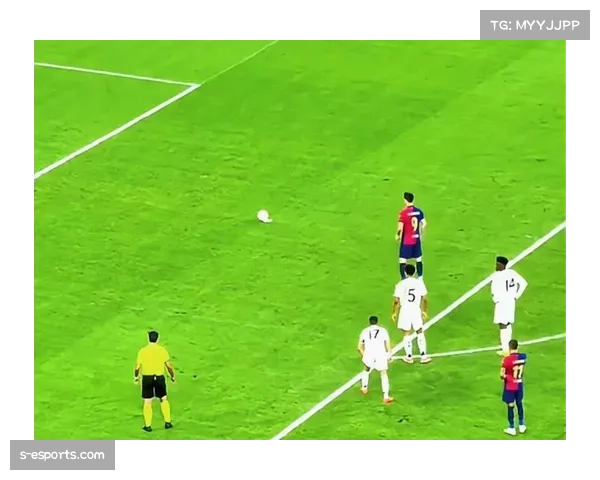 莱万点球失手巴萨被逆转 球迷质疑球队关键时刻心理崩盘